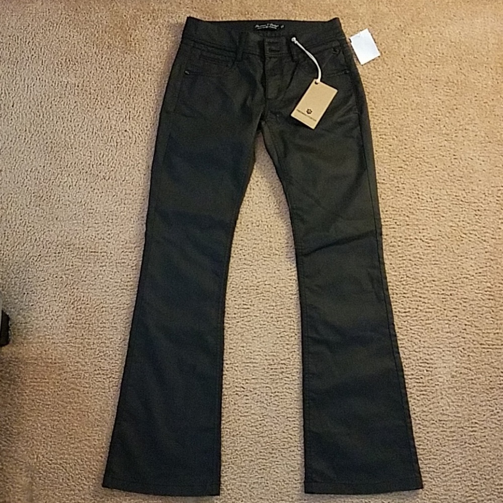 NWTS FREEMAN T PORTER JEANS SIZE 27.